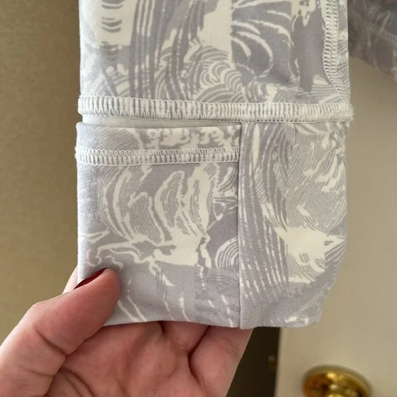 Lululemon define jacket size 10 gently worn great condition - Picture 4 of 6